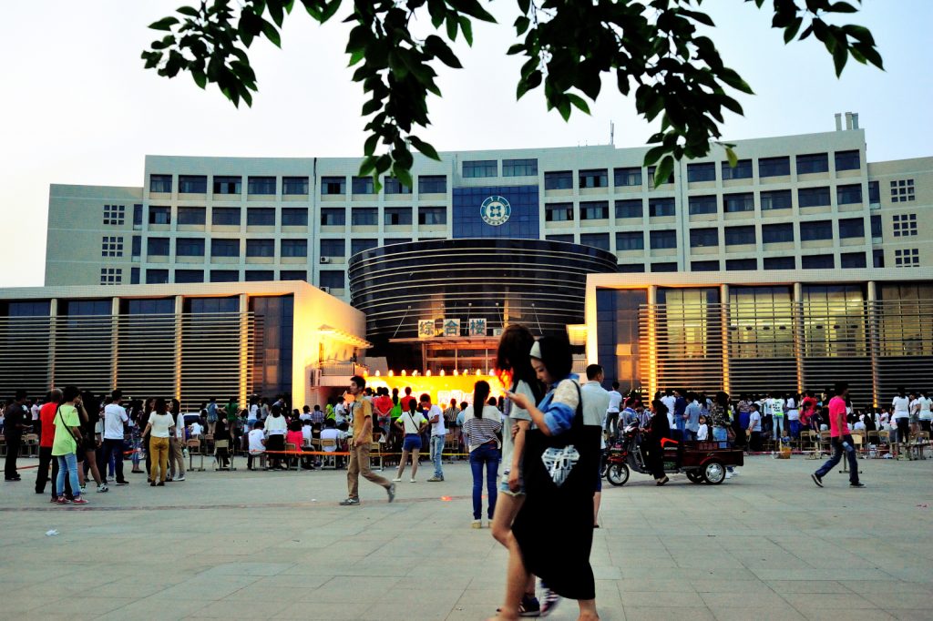 دانشکده حقوق و علوم سیاسی دانشگاه شانگهای چین
